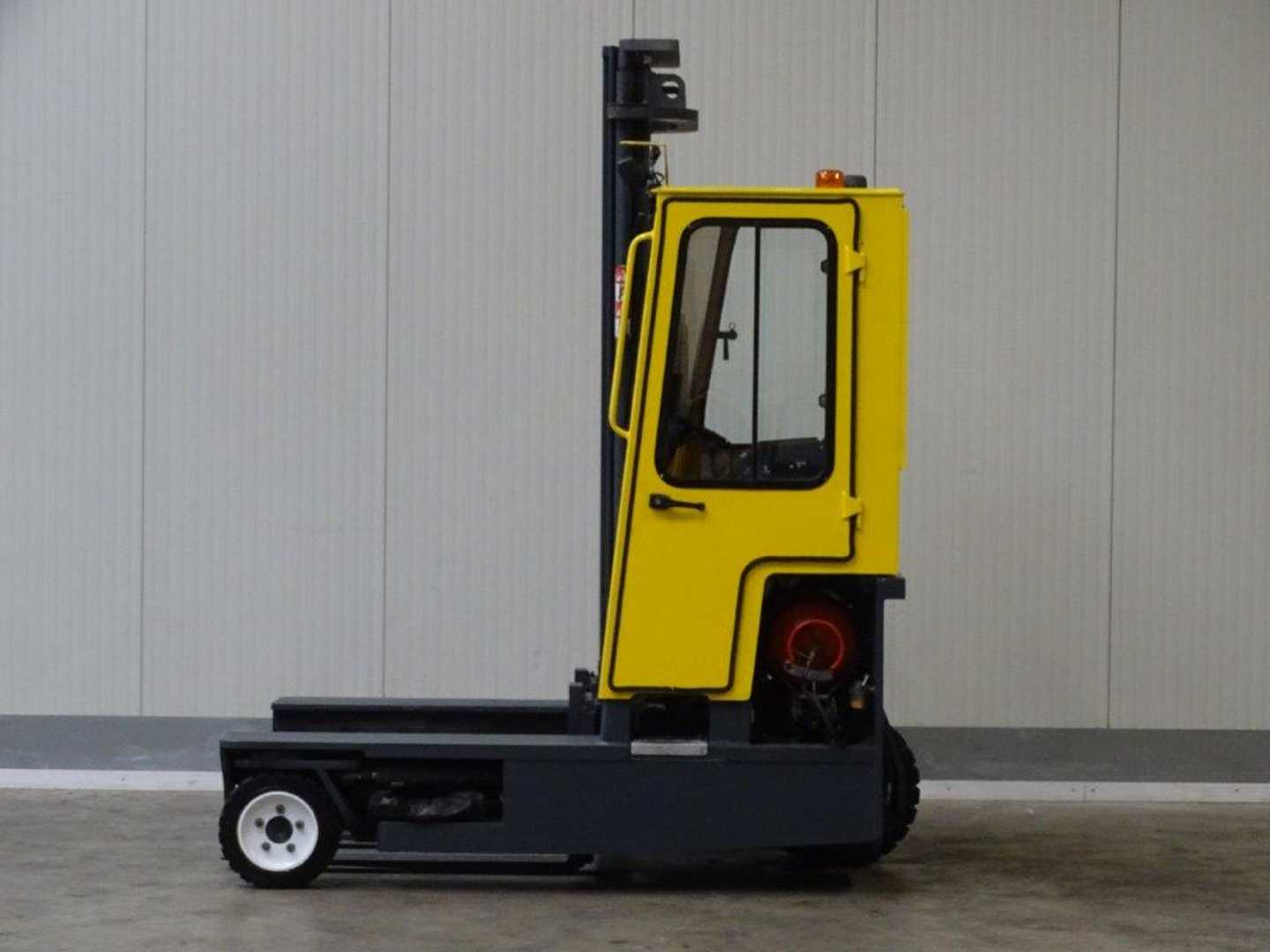 Used Forklift Combilift C3000 Četrpusējais iekrāvējs (Image 3) Used Forklift Combilift C3000 Četrpusējais iekrāvējs (Image 3)