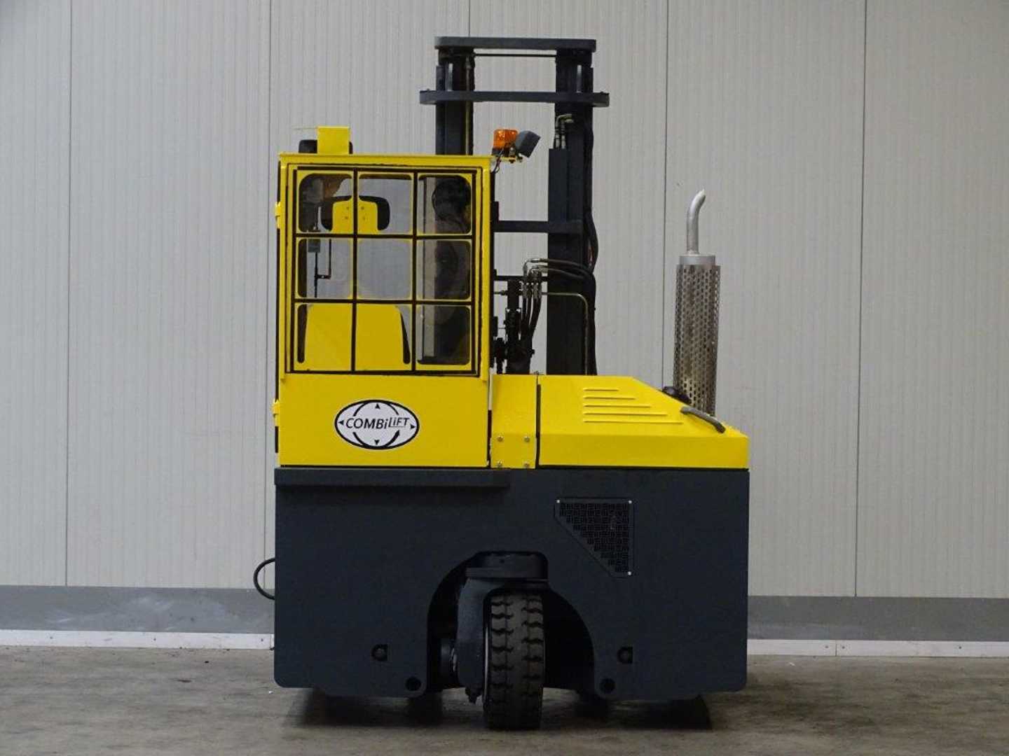 Used Forklift Combilift C3000 Četrpusējais iekrāvējs (Image 4) Used Forklift Combilift C3000 Četrpusējais iekrāvējs (Image 4)