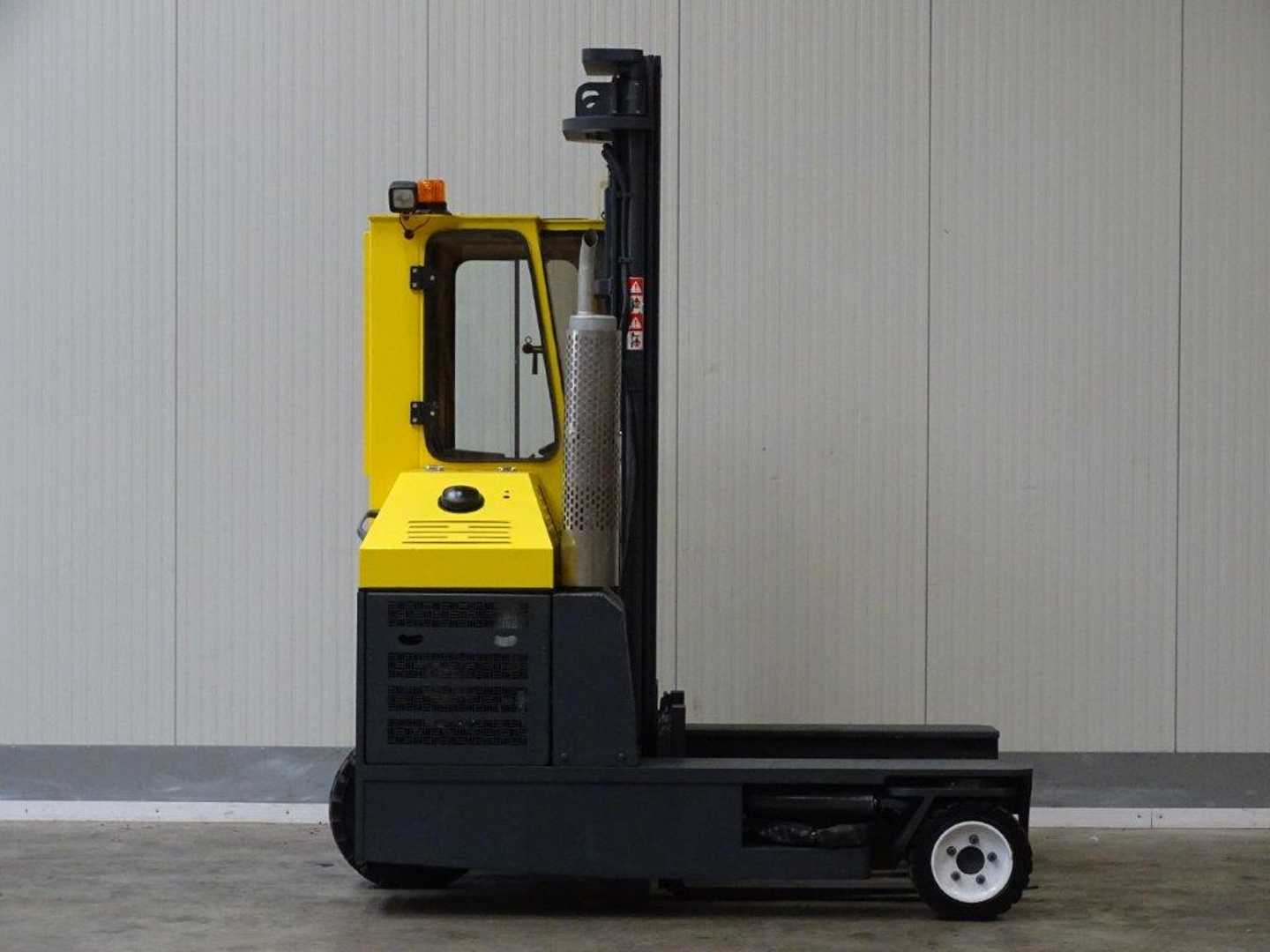 Used Forklift Combilift C3000 Četrpusējais iekrāvējs (Image 5) Used Forklift Combilift C3000 Četrpusējais iekrāvējs (Image 5)