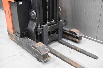 Muletto usato BT RRE 140 /53898/ ELEKTRO SCHUBMASTSTAPLER (12950348)