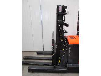 Muletto usato BT SPE 120 XR ELEKTRO HOCHHUBWAGENFAHRERSTAND (13059622)