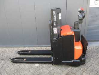 Muletto usato BT SWE200D ELEKTRO HOCHHUBWAGENFAHRERSTAND (13058617) backdrop