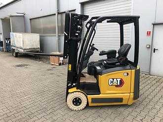 Muletto usato CATERPILLAR EP16ACNT ELEKTRO DREIRADFRONTSTAPLER (13065876)