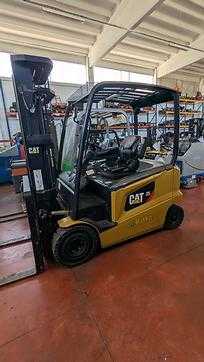 Muletto usato CATERPILLAR EP25N ELEKTRO VIERRADFRONTSTAPLER (13055738)