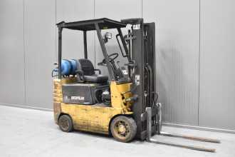 Muletto usato CATERPILLAR GC 15 /58269/ GAS VIERRADFRONTSTAPLER (13061709) backdrop