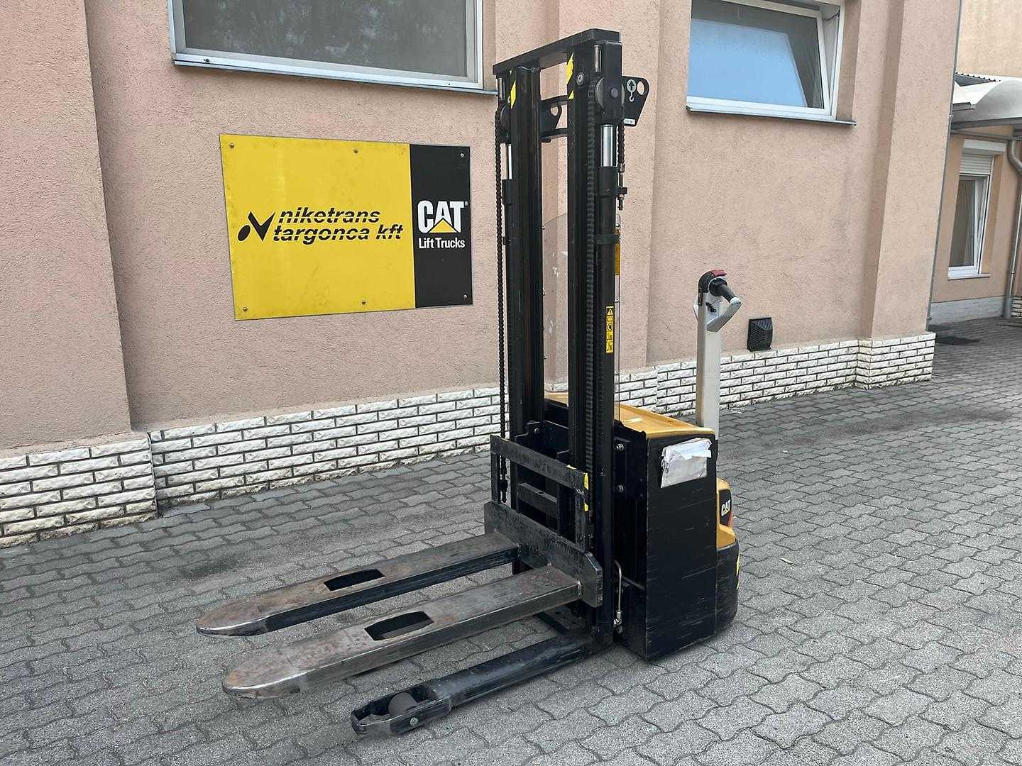 Muletto usato CATERPILLAR NSP12N2 ELEKTRO HOCHHUBWAGENMANUELLELEKTRISCH (12983985)