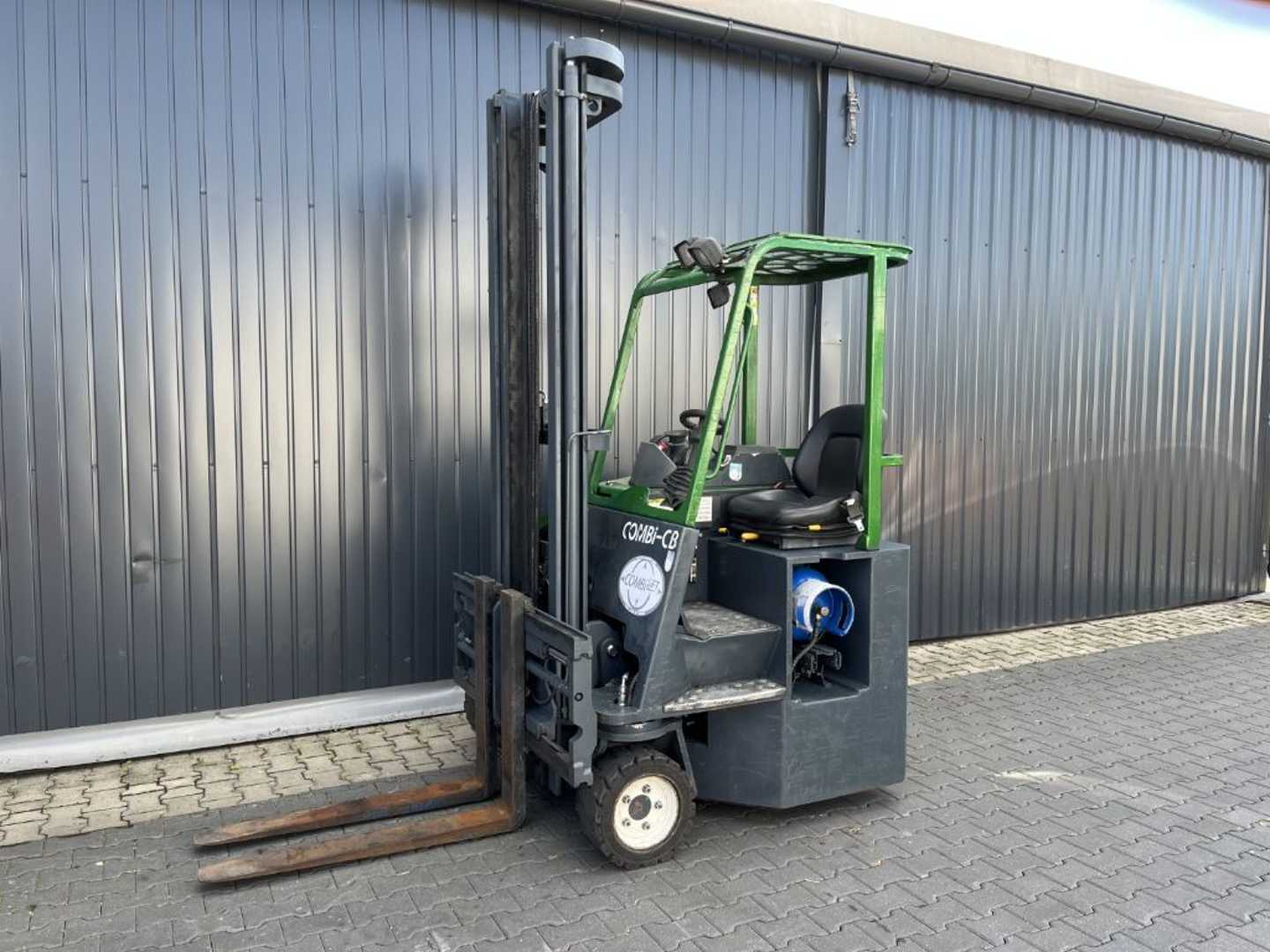 Muletto usato COMBILIFT C3000CB GAS SEITENSTAPLER (13065736)