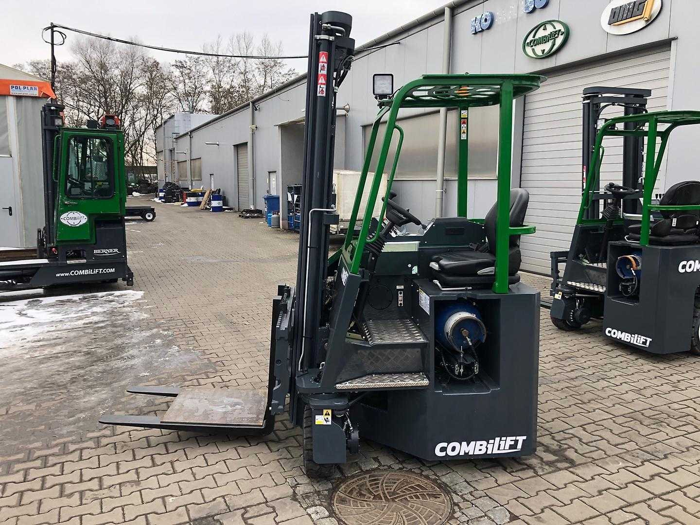 Muletto usato COMBILIFT CB2500 GAS VIERWEGESTAPLER (13065879)