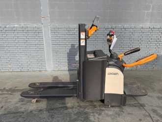 Muletto usato CROWN DT 3040 Baujahr 2018/ Stunden 5502 Akku 2018 ELEKTRO HOCHHUBWAGENDEICHSEL (13071049)