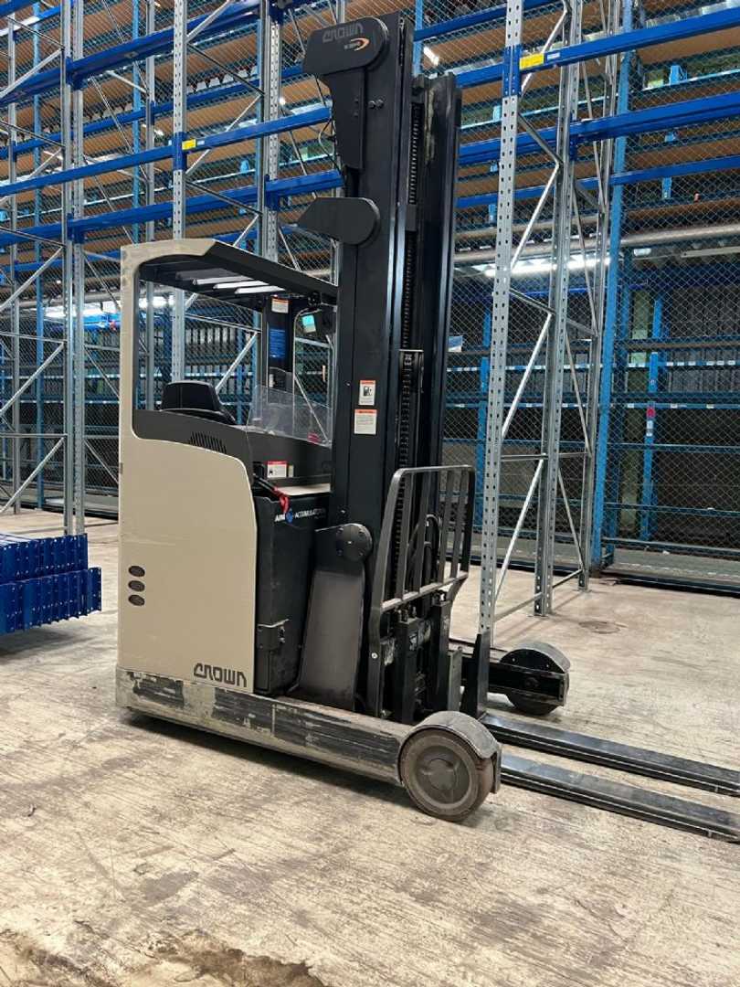 Muletto usato CROWN ESR4500-16 PT3 ELEKTRO SCHUBMASTSTAPLER (13061215)
