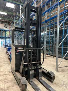 Muletto usato CROWN ESR4500-16 PT3 ELEKTRO SCHUBMASTSTAPLER (13061215)