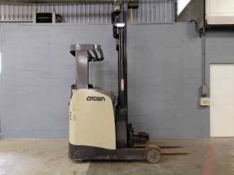 Muletto usato CROWN ESR5240-1.4 ELEKTRO SCHUBMASTSTAPLER (13071228)
