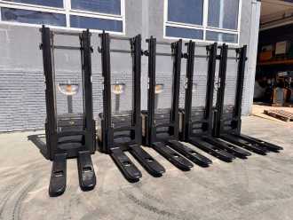 Muletto usato CROWN WF 3000 Baujahr 2018/ HH 3300 / Akku 2018 8 x Vorhanden ELEKTRO HOCHHUBWAGENDEICHSEL (13038796)