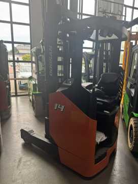 Muletto usato DOOSAN BR14JW-9 ELEKTRO SCHUBMASTSTAPLER (13061245)