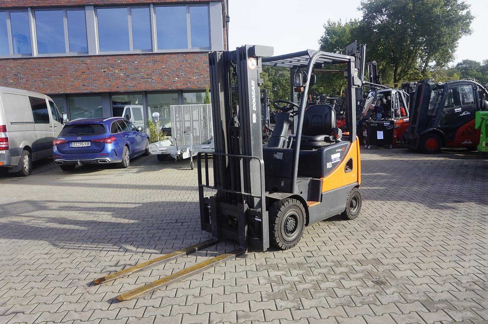 Muletto usato DOOSAN D 18S-5 - Triplex DIESEL VIERRADFRONTSTAPLER (13073378)