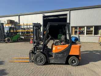 Muletto usato DOOSAN G30GP GAS VIERRADFRONTSTAPLER (13060247) backdrop