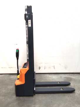 Muletto usato DOOSAN LSM12N-7 ELEKTRO HOCHHUBWAGENDEICHSEL (13027547) backdrop