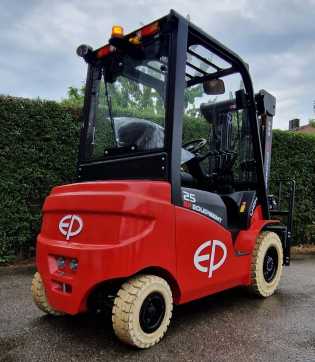 Muletto usato EP EFL253 ELEKTRO VIERRADFRONTSTAPLER (12988879)