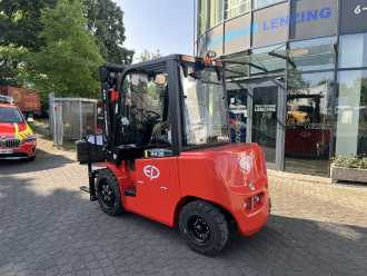 Muletto usato EP EFL302X4 ELEKTRO VIERRADFRONTSTAPLER (12989929)