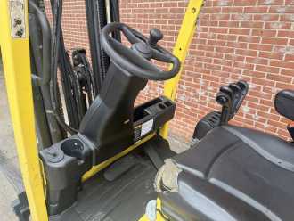 Muletto usato HYSTER E2.5XN MWB ELEKTRO VIERRADFRONTSTAPLER (13058032)