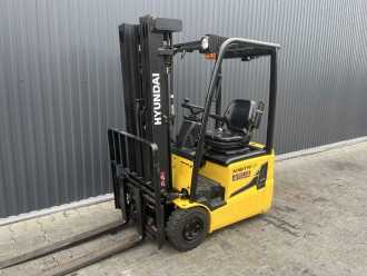 Muletto usato HYUNDAI 10BTR-9 ELEKTRO DREIRADFRONTSTAPLER (12969234) backdrop