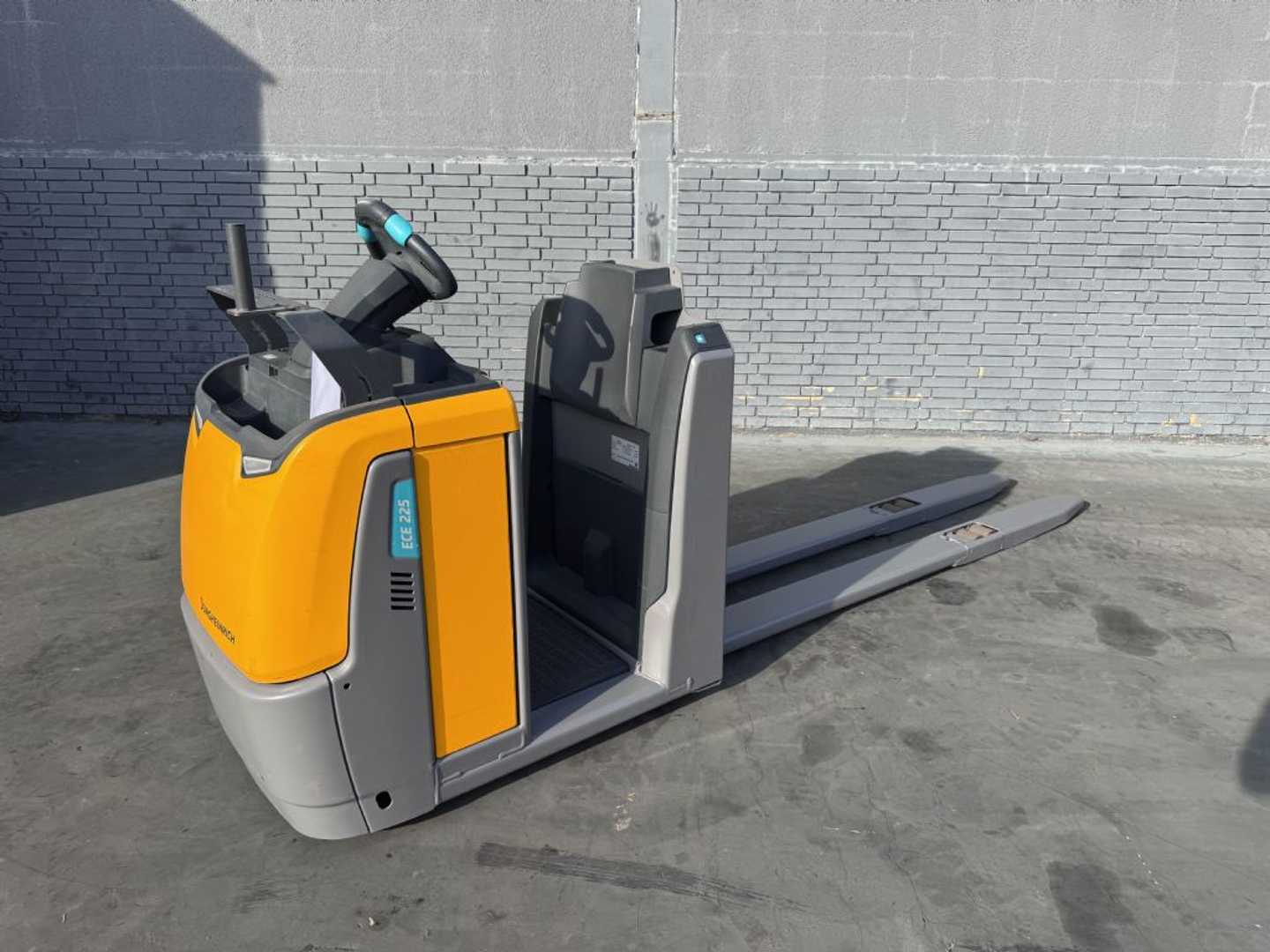 Muletto usato JUNGHEINRICH ECE 225 Baujahr 2021 / Stunden 1446 /TOP CONDITION ELEKTRO NIEDERHUBKOMMISSIONIERER (13074254)