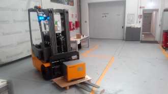 Muletto usato JUNGHEINRICH EFG 110k SP ZVG 115-450 DZ ELEKTRO DREIRADFRONTSTAPLER (13015211) backdrop