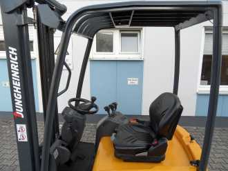 Muletto usato JUNGHEINRICH EFG 115 - Freisichtmast ELEKTRO DREIRADFRONTSTAPLER (13072014)
