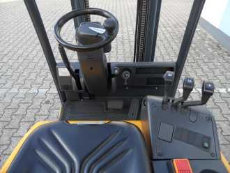 Muletto usato JUNGHEINRICH EFG 115 - Freisichtmast ELEKTRO DREIRADFRONTSTAPLER (13072014)
