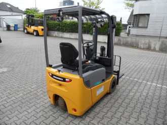 Muletto usato JUNGHEINRICH EFG 115 - unter 2 Meter - NEUE Batterie ELEKTRO DREIRADFRONTSTAPLER (13040953)