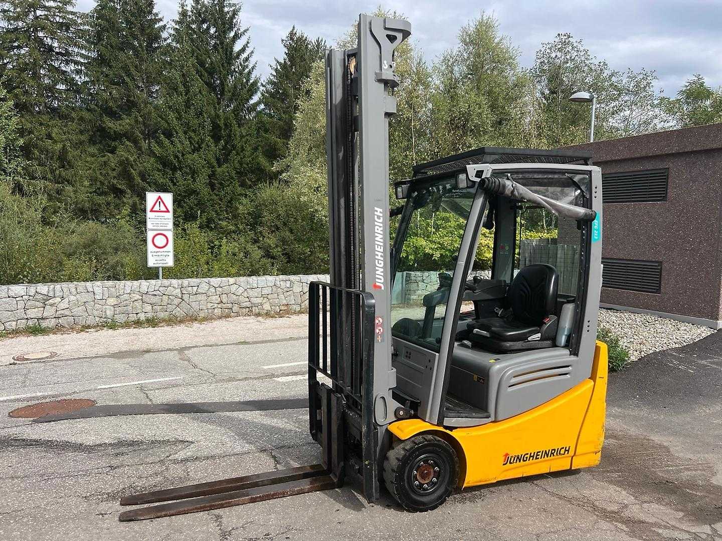 Muletto usato JUNGHEINRICH EFG 213 - 450ZT ELEKTRO DREIRADFRONTSTAPLER (13068224)
