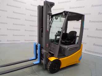 Muletto usato JUNGHEINRICH EFG 213 SP GE 120-480 DZ ELEKTRO VIERRADFRONTSTAPLER (13006536) backdrop