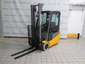 Muletto usato JUNGHEINRICH EFG 215 SP GE 115-350 ZT ELEKTRO VIERRADFRONTSTAPLER (12984436) backdrop