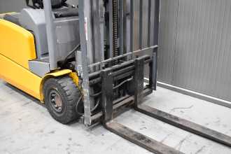 Muletto usato JUNGHEINRICH EFG 216 kn /57650/ ELEKTRO DREIRADFRONTSTAPLER (13066212)