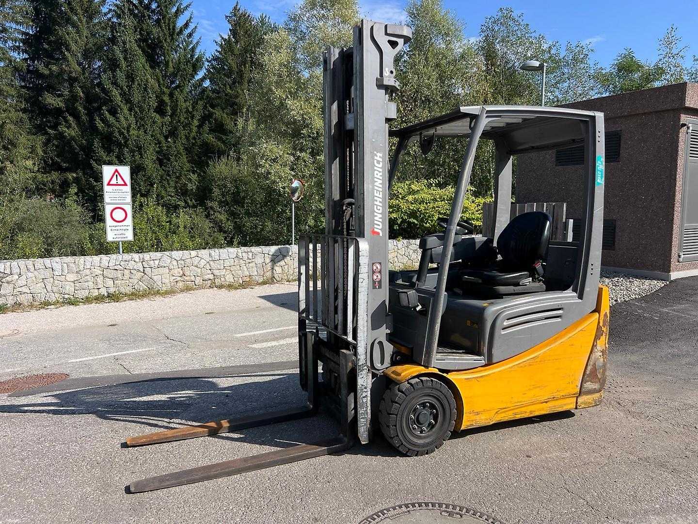 Muletto usato JUNGHEINRICH EFG 216k - 550DZ ELEKTRO DREIRADFRONTSTAPLER (13069151)