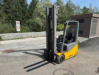 Muletto usato JUNGHEINRICH EFG 216k - 600DZ ELEKTRO DREIRADFRONTSTAPLER (13064587) backdrop