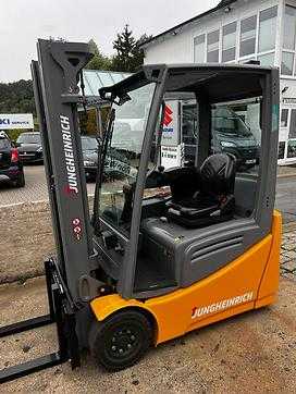Muletto usato JUNGHEINRICH EFG 216k ELEKTRO DREIRADFRONTSTAPLER (13076202) backdrop