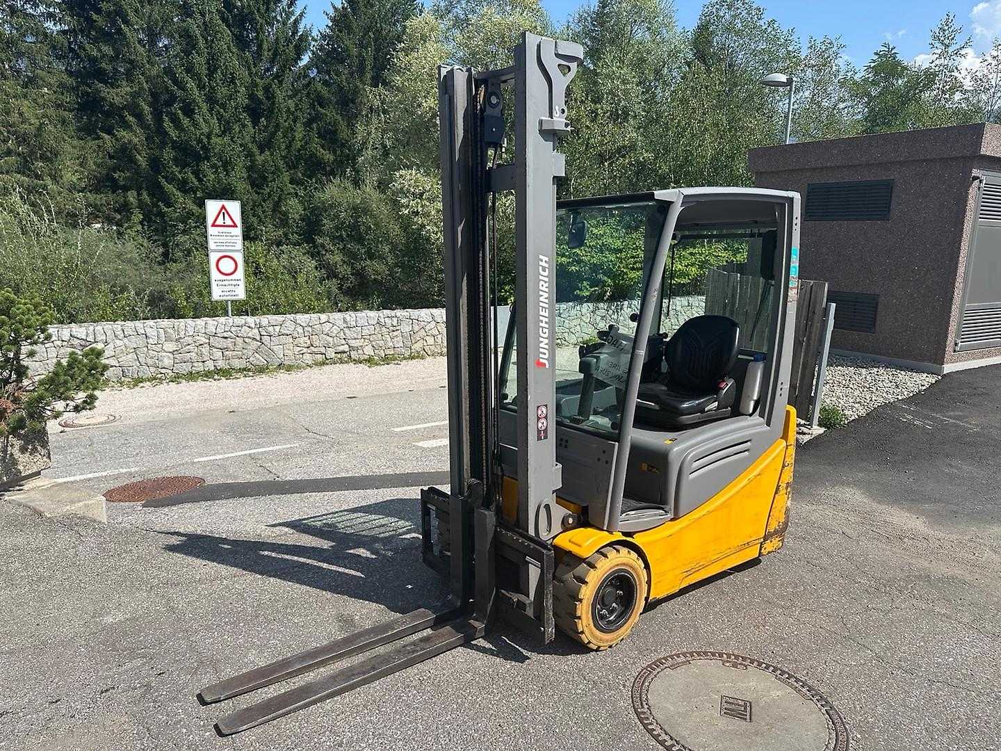 Muletto usato JUNGHEINRICH EFG 218k - 400ZT ELEKTRO DREIRADFRONTSTAPLER (13060855)
