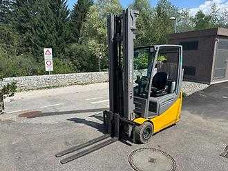 Muletto usato JUNGHEINRICH EFG 218k - 600DZ ELEKTRO DREIRADFRONTSTAPLER (13060841) backdrop