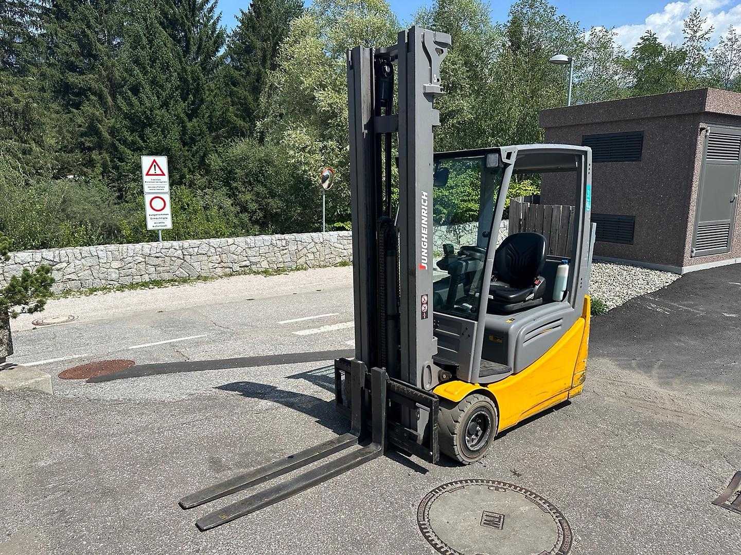 Muletto usato JUNGHEINRICH EFG 218k - 600DZ ELEKTRO DREIRADFRONTSTAPLER (13060841)