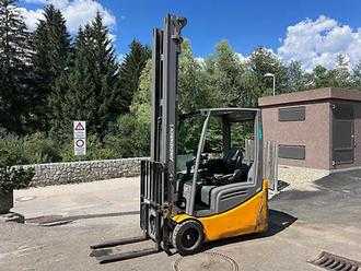 Muletto usato JUNGHEINRICH EFG 218k - 800DZ ELEKTRO DREIRADFRONTSTAPLER (13076930) backdrop
