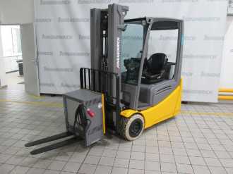 Muletto usato JUNGHEINRICH EFG 218k SP GE 120-464 DZ ELEKTRO VIERRADFRONTSTAPLER (13003490) backdrop