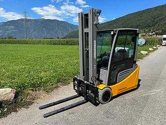 Muletto usato JUNGHEINRICH EFG 220 - 550DZ  *NEU*NEW* ELEKTRO DREIRADFRONTSTAPLER (13067266) backdrop