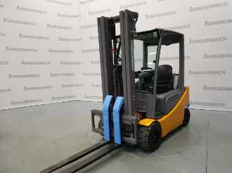 Muletto usato JUNGHEINRICH EFG 318 SP GE 115-480 DZ ELEKTRO VIERRADFRONTSTAPLER (13018796) backdrop