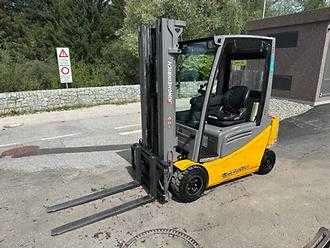 Muletto usato JUNGHEINRICH EFG 320 - 464DZ ELEKTRO VIERRADFRONTSTAPLER (13064583) backdrop