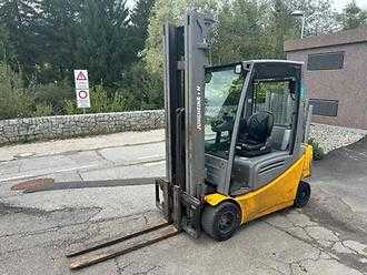 Muletto usato JUNGHEINRICH EFG 320 - 550DZ ELEKTRO VIERRADFRONTSTAPLER (13068724) backdrop