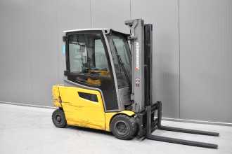 Muletto usato JUNGHEINRICH EFG 320 /58985/ ELEKTRO VIERRADFRONTSTAPLER (13071179) backdrop