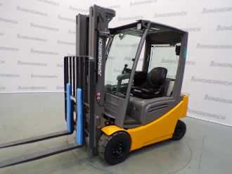 Muletto usato JUNGHEINRICH EFG 320 SP GE 100-440 DZ ELEKTRO VIERRADFRONTSTAPLER (13040847) backdrop
