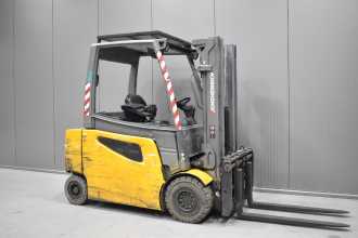 Muletto usato JUNGHEINRICH EFG 425 /56679/ ELEKTRO VIERRADFRONTSTAPLER (13015601) backdrop