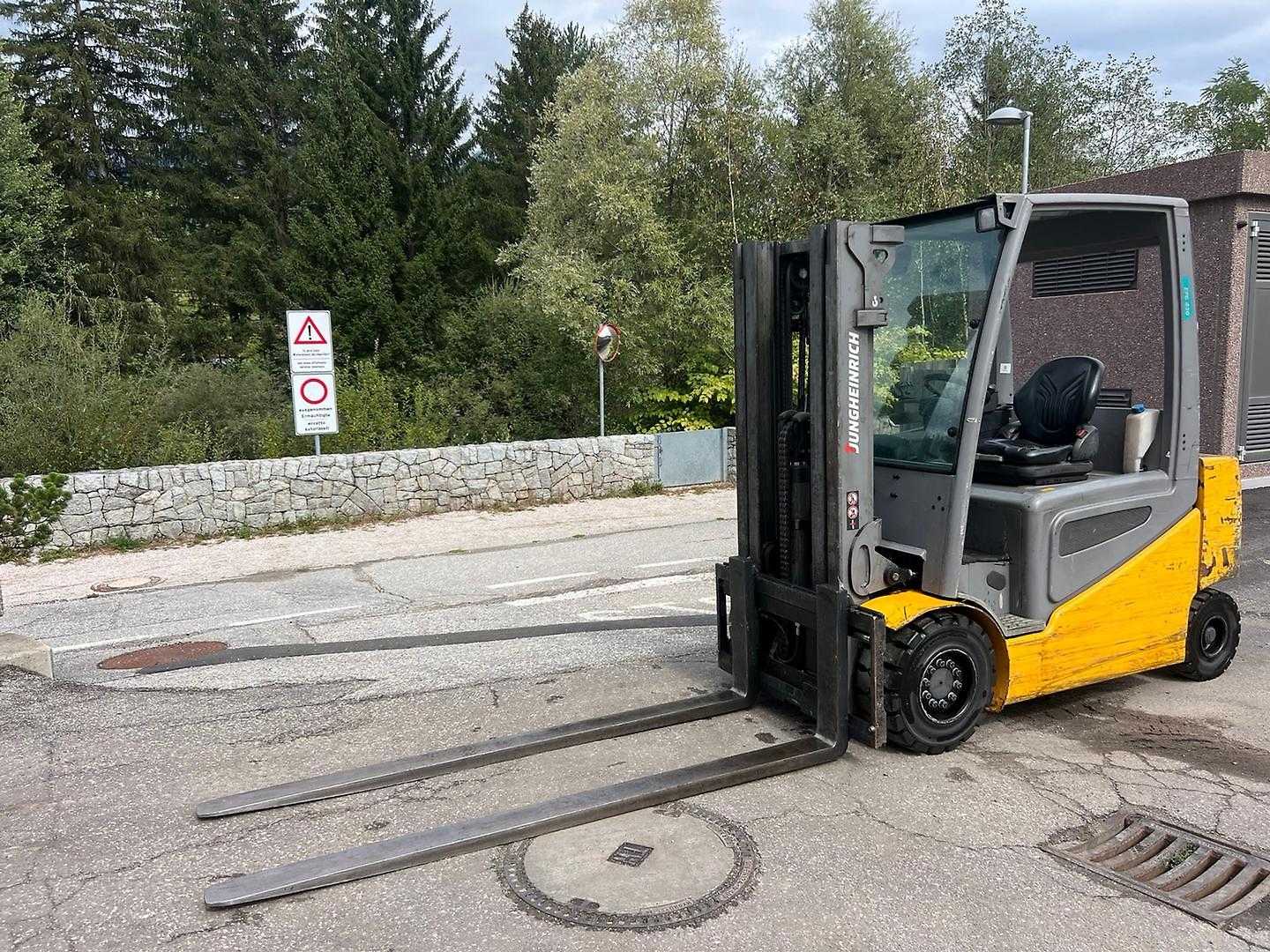 Muletto usato JUNGHEINRICH EFG 430 - 440DZ ELEKTRO VIERRADFRONTSTAPLER (13068228)